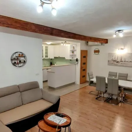 Old Town 아파트 트로기르