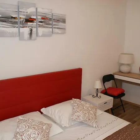 Old Town Apartment *
