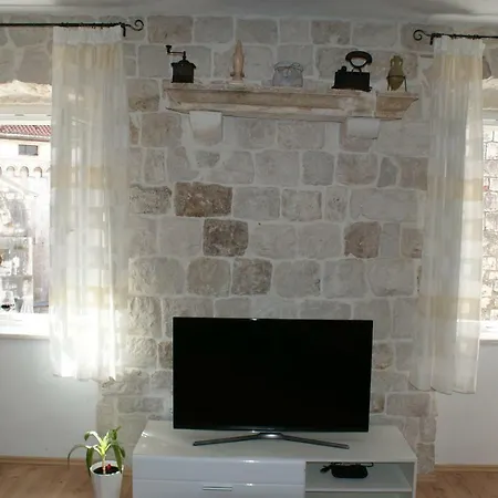 아파트 Old Town 트로기르